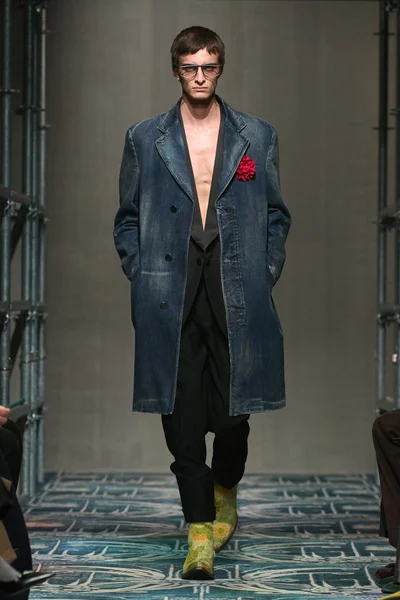 Look 50